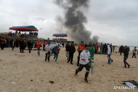 Hamas marine security show their skills during a naval exercise at the coast of the Mediterranean in Rafah in the sourthern Gaza strip on April 12, 2016. Photo by Abed Rahim Khatib