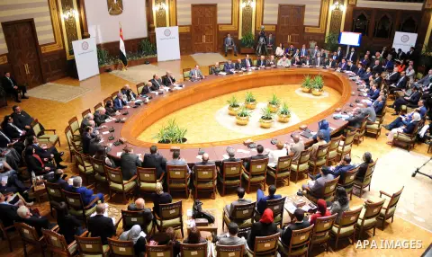 Egyptian President Abdel Fattah al-Sisi meets with representatives of Egyptian society in Cairo, Egypt, on April 13, 2016. Photo by Egyptian President Office