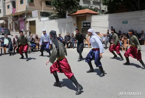Palestinians youth participate in dancing of "Dabka" during a protest marking Palestinian Prisoners' Day in front of Red cross office in Gaza City April 14, 2016. Photo by Mohammed Asad