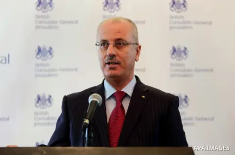 Palestinian Prime Minister Rami Hamdallah speaks during a ceremony of birthday of British Queen Elizabeth in the West Bank city of Ramallah on April 14, 2016. Photo by Prime Minister Office