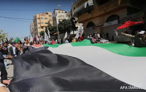 Palestinians take part during a rally marking Palestinian Prisoner Day in Gaza City on April 17, 2016. Photo by Mohammed Asad