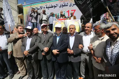 Palestinians take part during a rally marking Palestinian Prisoner Day in Gaza City on April 17, 2016. Photo by Mohammed Asad