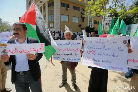 Palestinians take part during a rally marking Palestinian Prisoner Day in Gaza City on April 17, 2016. Photo by Mohammed Asad