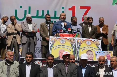 Palestinians take part during a rally marking Palestinian Prisoner Day in Gaza City on April 17, 2016. Photo by Mohammed Asad