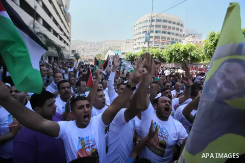 Palestinians hold pictures of Palestinians detained in Israeli prisons during a demonstration to mark Palestinian Prisoner Day in the West Bank city of Nablus on April 17, 2016. Photo by Nedal Eshtayah