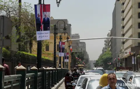 A picture shows a banner welcoming French President Francois Hollande to the country, Cairo, Egypt, April 17, 2016. Photo by Amr Sayed