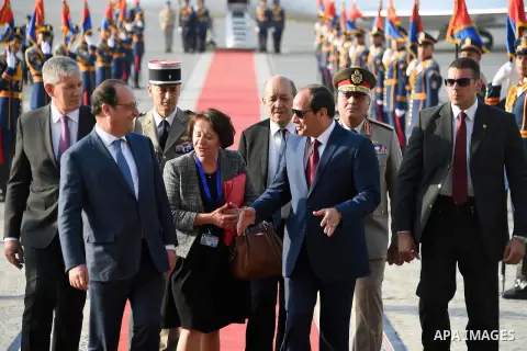 A handout picture made available by the Egyptian Presidency on 18 April 2016 shows Egyptian President Abdel Fattah al-Sisi (L) and his French counterpart Francois Hollande (2-L) reviewing a guard of honor during a welcom...