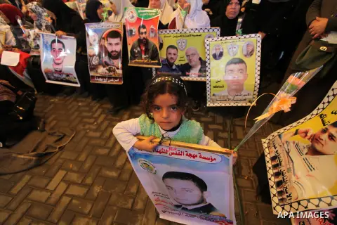 Palestinians take part in a protest demanding release the prisoners in Israeli jails, in front of Red cross office, in Gaza city, on April 18, 2016. Photo by Ashraf Amra