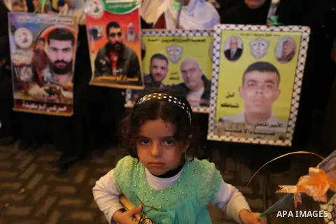 Palestinians take part in a protest demanding release the prisoners in Israeli jails, in front of Red cross office, in Gaza city, on April 18, 2016. Photo by Ashraf Amra