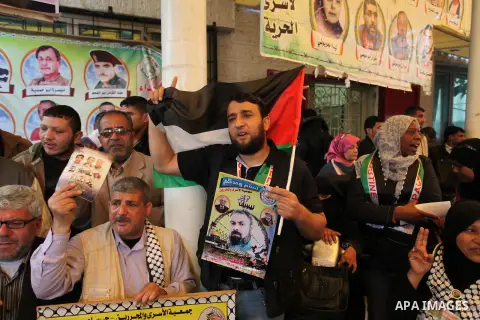 Palestinians take part in a protest demanding release the prisoners in Israeli jails, in front of Red cross office, in Gaza city, on April 18, 2016. Photo by Ashraf Amra