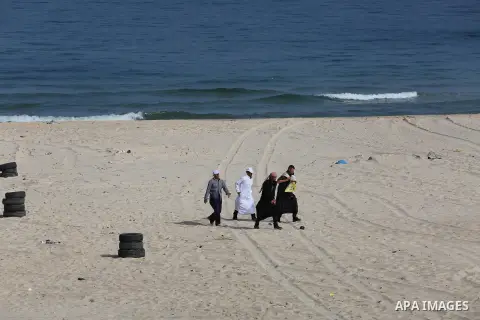 Palestinian emergency personnel take part in a drill ,at the beach of the Mediterranean sea on the coast of Gaza city, on April 19, 2016. Photo by Mohammed Asad