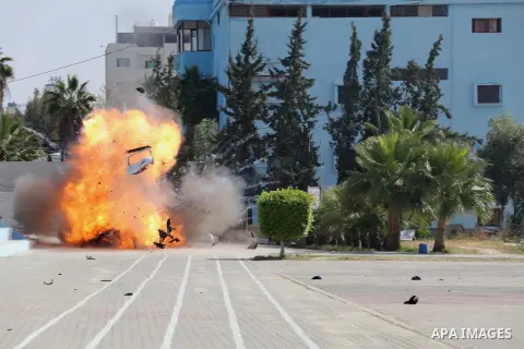 Palestinian emergency personnel take part in a drill , in Gaza City, on April 19, 2016. Photo by Mohammed Asad