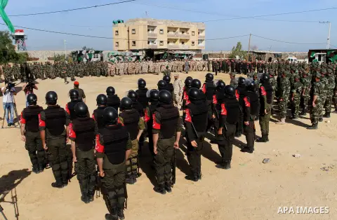 Members of Palestinian security forces loyal to Hamas salute as they are deployed to maintain security on the border of southern Gaza Strip with Egypt, April 21, 2016. Hamas began deploying additional forces on the Gaza...