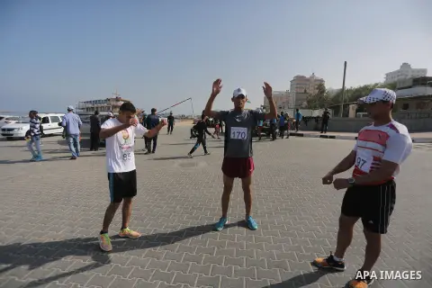 Palestinian youths take part in a marathon organized by Hamas and Fateh movement to mark Palestinian Prisoner Day, in Gaza city, on April 23, 2016. Photo by Mohammed Asad