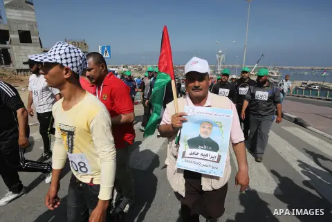 Palestinian youths take part in a marathon organized by Hamas and Fateh movement to mark Palestinian Prisoner Day, in Gaza city, on April 23, 2016. Photo by Mohammed Asad