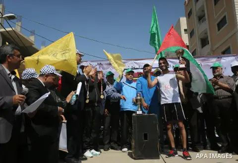 Palestinian youths take part in a marathon organized by Hamas and Fateh movement to mark Palestinian Prisoner Day, in Gaza city, on April 23, 2016. Photo by Mohammed Asad