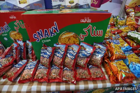 Palestinians attend exhibition for national products at Islamic University, in Gaza city, on April 24, 2016. Photo by Mohammed Asad