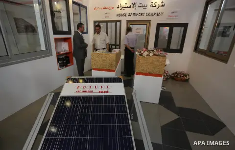 Palestinians attend exhibition for national products at Islamic University, in Gaza city, on April 24, 2016. Photo by Mohammed Asad
