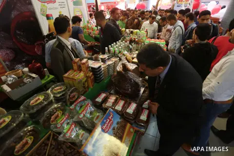 Palestinians attend exhibition for national products at Islamic University, in Gaza city, on April 24, 2016. Photo by Mohammed Asad