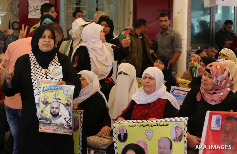 Palestinians take part in a protest demanding release the prisoners in Israeli jails, in front of Red cross office, in Gaza city, on April 25, 2016. Photo by Mohammed Asad