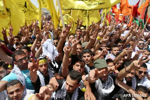 Palestinian students supporting Fatah movement take part in a rally during an election campaign for the student council at the Birzeit University in the West Bank city of Ramallah April 26, 2016. Photo by Shadi Hatem