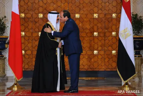 A handout picture released by the Egyptian Presidency on April 26, 2016 shows Egyptian President Abdel Fattah al-Sisi meets with Bahrain's King Hamad bin Issa al-Khalifa in the capital Cairo. Photo by Egyptian President...