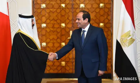 A handout picture released by the Egyptian Presidency on April 26, 2016 shows Egyptian President Abdel Fattah al-Sisi meets with Bahrain's King Hamad bin Issa al-Khalifa in the capital Cairo. Photo by Egyptian President...