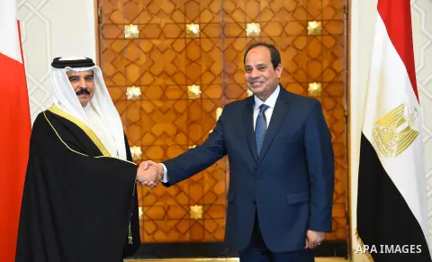A handout picture released by the Egyptian Presidency on April 26, 2016 shows Egyptian President Abdel Fattah al-Sisi meets with Bahrain's King Hamad bin Issa al-Khalifa in the capital Cairo. Photo by Egyptian President...