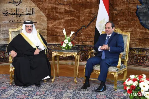 A handout picture released by the Egyptian Presidency on April 26, 2016 shows Egyptian President Abdel Fattah al-Sisi meets with Bahrain's King Hamad bin Issa al-Khalifa in the capital Cairo. Photo by Egyptian President...