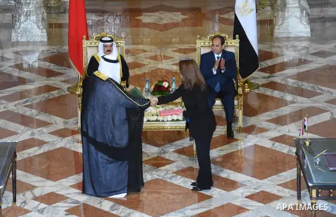 A handout picture released by the Egyptian Presidency on April 26, 2016 shows Egyptian President Abdel Fattah al-Sisi meets with Bahrain's King Hamad bin Issa al-Khalifa in the capital Cairo. Photo by Egyptian President...
