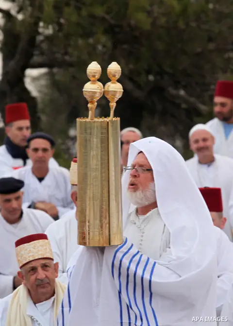 Members of the Samaritan sect take part in a traditional pilgrimage marking the holiday of Passover atop Mount Gerizim near the West Bank city of Nablus, on April 27, 2015. Photo by Nedal Eshtayah