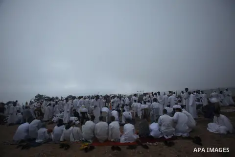 Members of the Samaritan sect take part in a traditional pilgrimage marking the holiday of Passover atop Mount Gerizim near the West Bank city of Nablus, on April 27, 2015. Photo by Nedal Eshtayah
