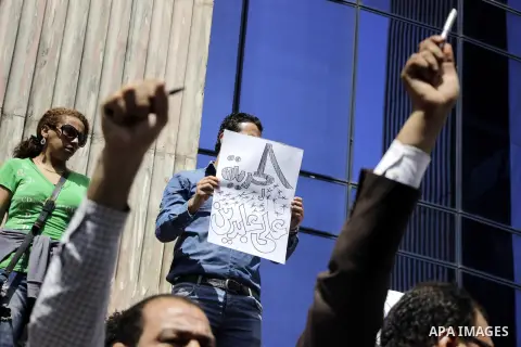 Egyptian Journalists take part during a protest against the restriction of press freedom and to demand the release of detained journalists, in Cairo, Egypt, on April 28, 2016. Photo by Amr Sayed