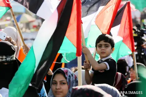 Palestinian supporters of the Islamist movement Hamas take part during an anti-Israel rally in Gaza City on April 28, 2016. Photo by Mohammed Asad