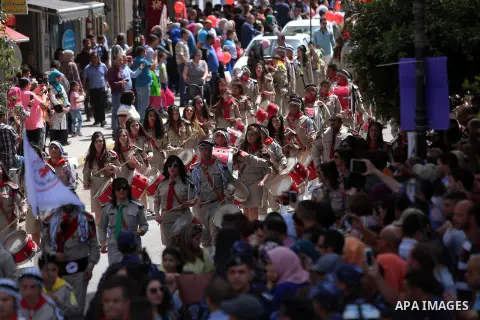 Palestinian christians march in the traditional Sabt al-Nour parade, in the West Bank city of Ramallah, on April 30, 2016. The Holy Fire is described by Orthodox Christians as a miracle that occurs every year at the Chur...