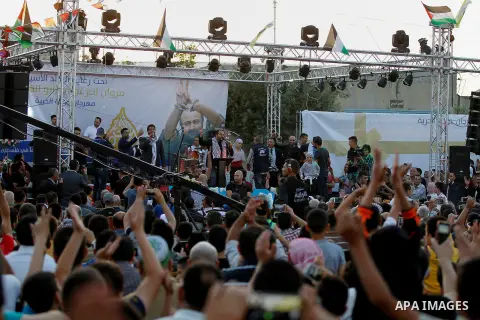 Palestinians take part in a opening ceremony of al-Hurria radio broadcasting office after the closure by the Israeli military, in the West Bank city of Hebron, on May 1, 2016. Photo by Wisam Hashlamoun