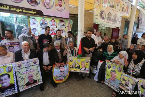 Palestinians take part in a protest demanding release the prisoners in Israeli jails, in front of Red cross office, in Gaza city, on May 2, 2016. Photo by Mohammed Asad