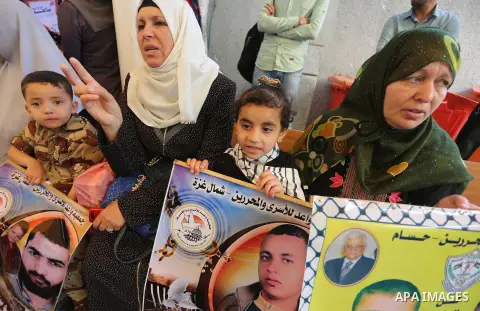 Palestinians take part in a protest demanding release the prisoners in Israeli jails, in front of Red cross office, in Gaza city, on May 2, 2016. Photo by Mohammed Asad