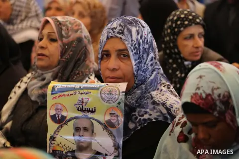 Palestinians take part in a protest demanding release the prisoners in Israeli jails, in front of Red cross office, in Gaza city, on May 2, 2016. Photo by Mohammed Asad