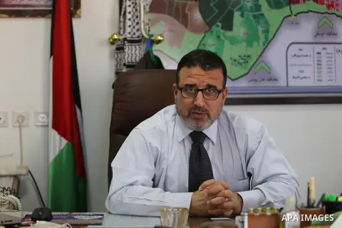 A head of the Palestinian land authority Ismail Radwan, speaks during a press conference, in Gaza city, on May 2, 2016. Photo by Mohammed Asad