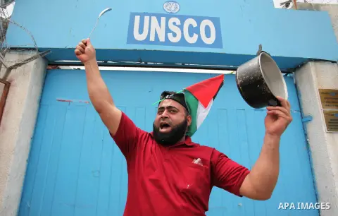 Palestinian workers demonstrate against the Israeli blockade of the Gaza Strip, in Gaza city, on May 3, 2016. Photo by Ashraf Amra