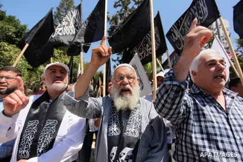 Palestinian supporters of the Islamist party Hizb Ut-Tahrir take part in a rally to mark the 95th anniversary of the overthrow of the Islamic Caliphate, in Gaza city on May 5, 2016. Photo by Ashraf Amra