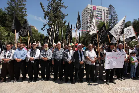Palestinian supporters of the Islamist party Hizb Ut-Tahrir take part in a rally to mark the 95th anniversary of the overthrow of the Islamic Caliphate, in Gaza city on May 5, 2016. Photo by Ashraf Amra