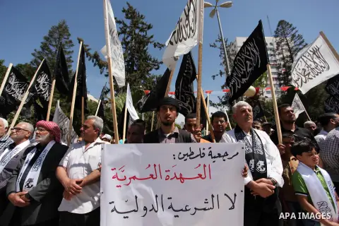 Palestinian supporters of the Islamist party Hizb Ut-Tahrir take part in a rally to mark the 95th anniversary of the overthrow of the Islamic Caliphate, in Gaza city on May 5, 2016. Photo by Ashraf Amra