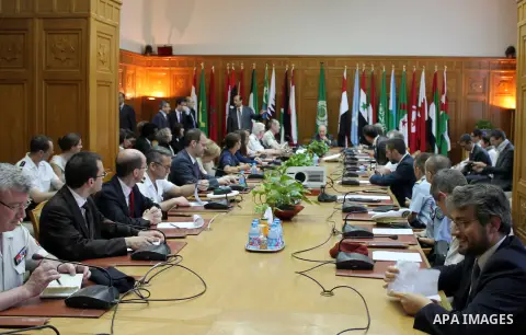 Arab League Secretary General Nabil al-Arabi meets with a delegation from the French Ministry of Defence, in cairo, on May 8, 2016. Photo by Stringer