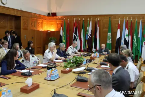 Arab League Secretary General Nabil al-Arabi meets with a delegation from the French Ministry of Defence, in cairo, on May 8, 2016. Photo by Stringer