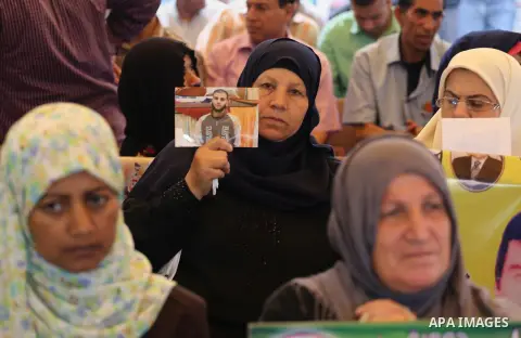 Palestinians take part in a protest demanding release the prisoners in Israeli jails, in front of Red cross office, in Gaza city, on May 9, 2016. Photo by Mohammed Asad