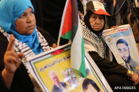 Palestinians take part in a protest demanding release the prisoners in Israeli jails, in front of Red cross office, in Gaza city, on May 9, 2016. Photo by Mohammed Asad