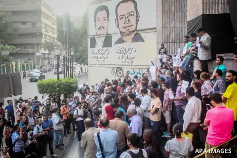 Egyptian Journalists and activists chant slogans and hold banners during a protest in front of the Journalists' Syndicate in Cairo, Egypt, on May 12, 2016. Egypt's journalists' syndicate called for the dismissal of the i...