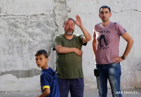 Chinese artist Ai Weiwei and his film crew work on a documentary film on refugees, in Nuseirat refugee camp in the central Gaza Strip on May 12, 2016. Photo by Mohammed Asad